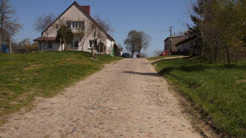 Kopfsteinpflater meistens bei Ortsdurchfahrten Kopfsteinpflater meistens bei Ortsdurchfahrten